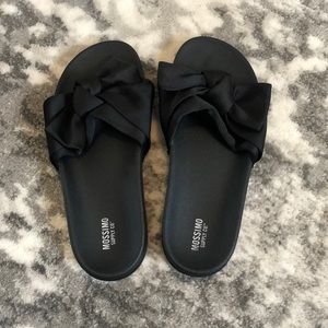 Black bow slides - never worn!